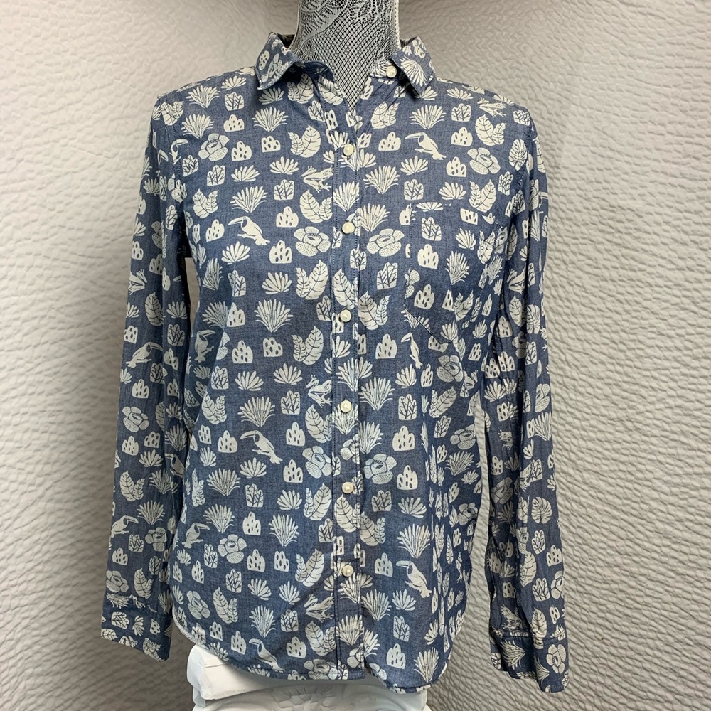 Gap Long Sleeve Button Up Fitted Size S